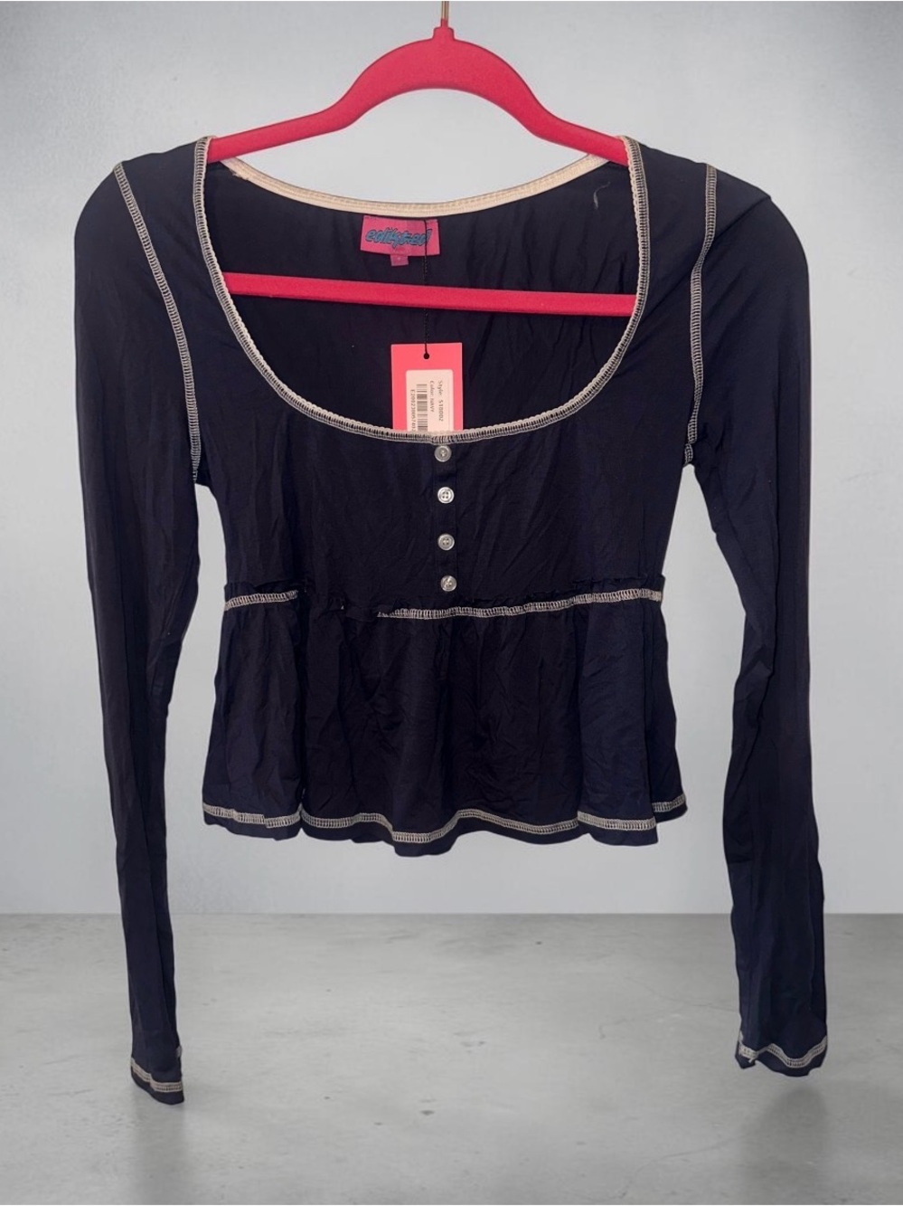 Edikted Delana Navy Long Sleeve Scoop Neck crop Top with Contrast Trim. Size SM